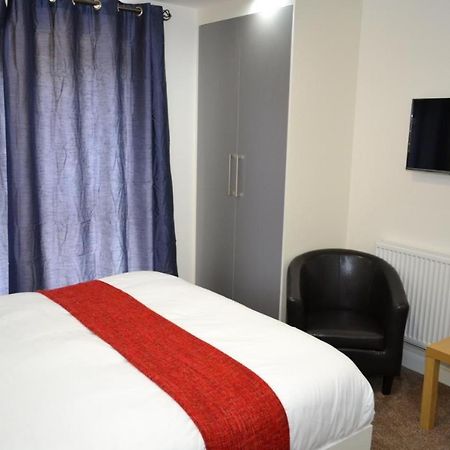 Heathrow Travellers Hub Bed & Breakfast Hounslow Dış mekan fotoğraf
