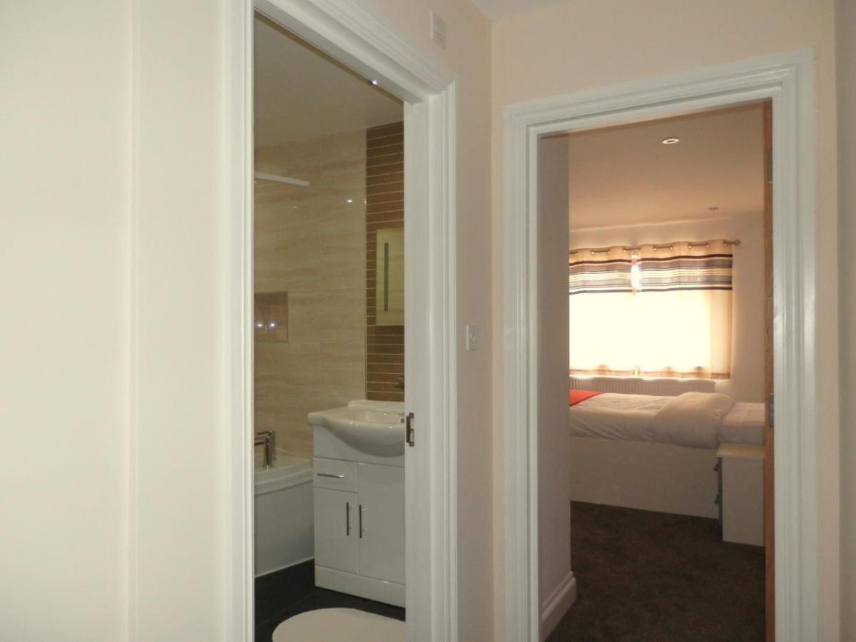 Heathrow Travellers Hub Bed & Breakfast Hounslow Dış mekan fotoğraf