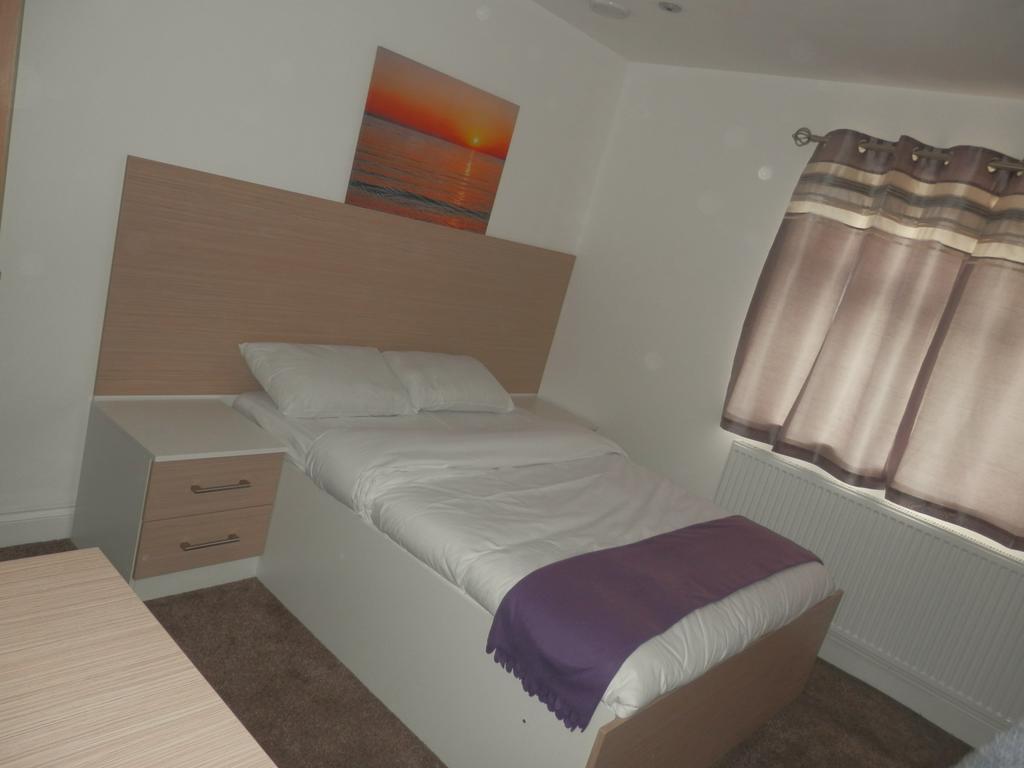 Heathrow Travellers Hub Bed & Breakfast Hounslow Oda fotoğraf