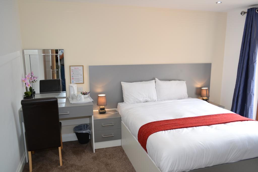 Heathrow Travellers Hub Bed & Breakfast Hounslow Dış mekan fotoğraf