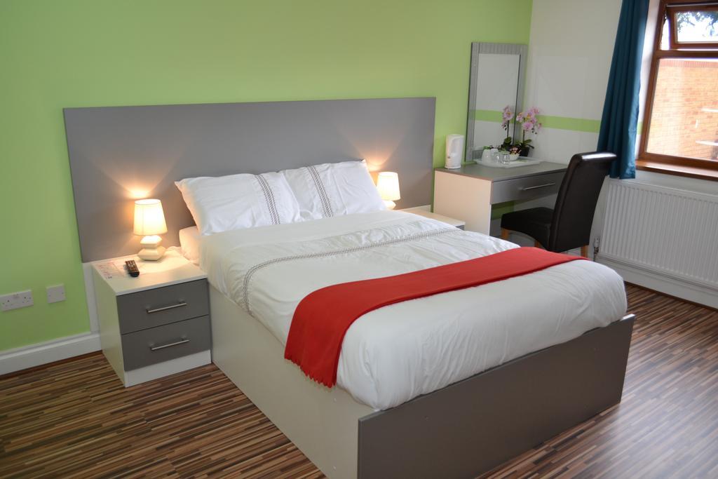 Heathrow Travellers Hub Bed & Breakfast Hounslow Dış mekan fotoğraf