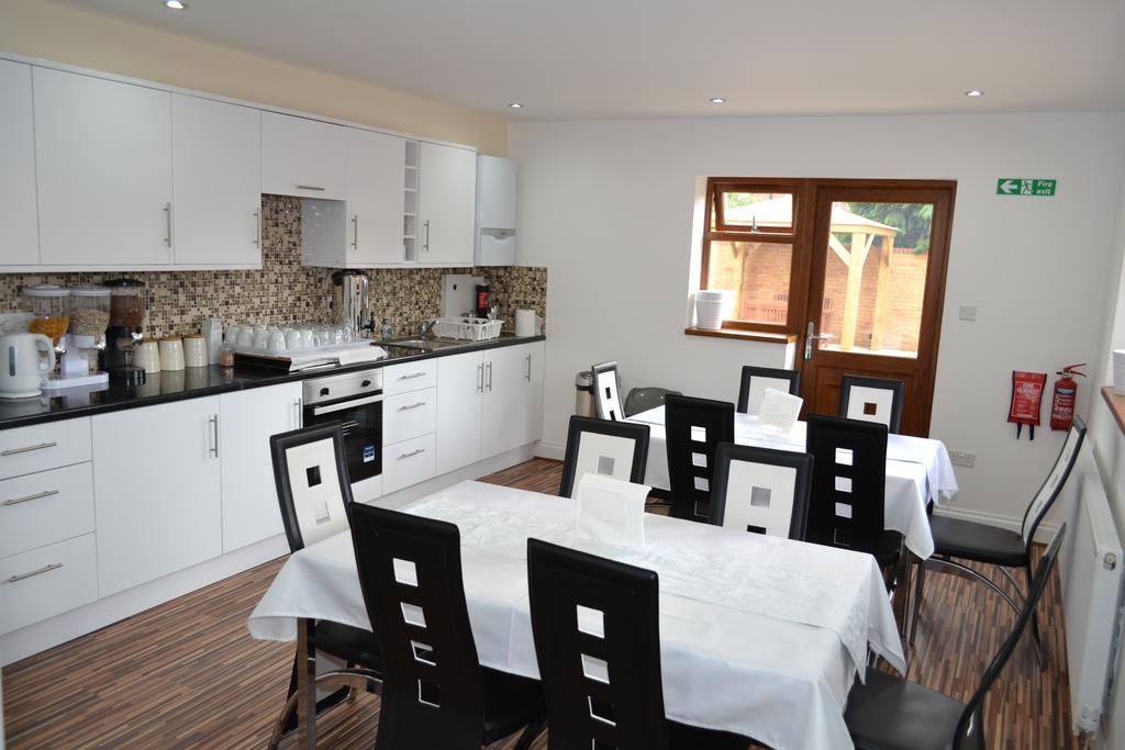 Heathrow Travellers Hub Bed & Breakfast Hounslow Dış mekan fotoğraf