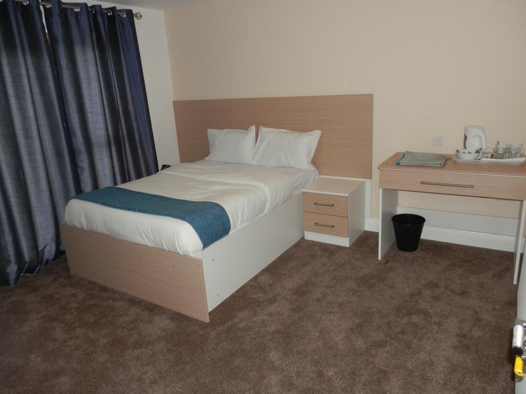 Heathrow Travellers Hub Bed & Breakfast Hounslow Dış mekan fotoğraf