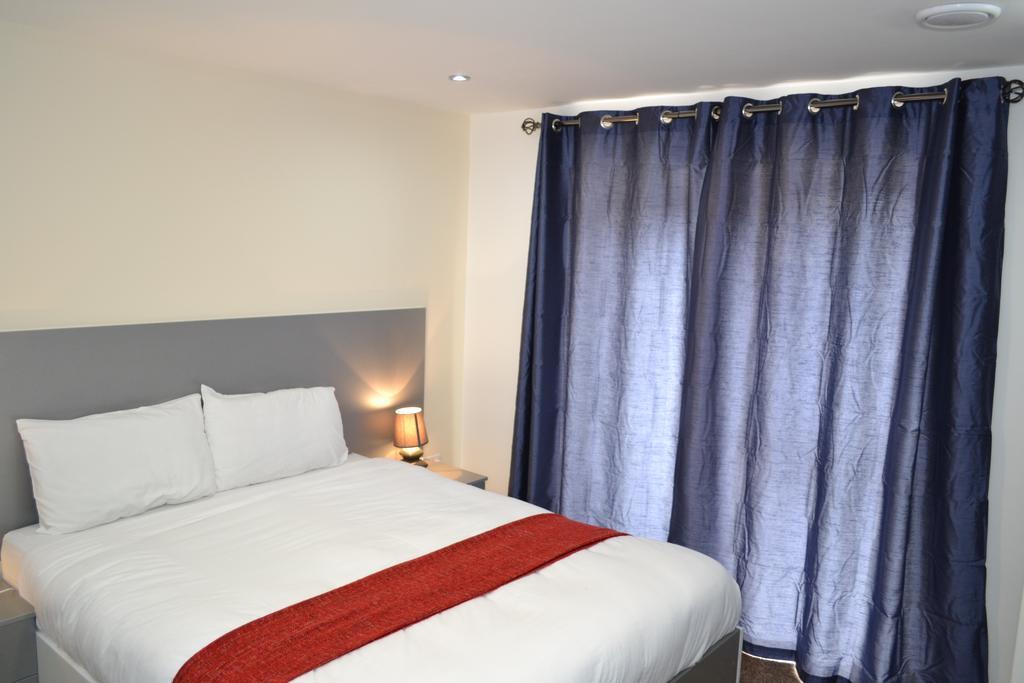 Heathrow Travellers Hub Bed & Breakfast Hounslow Dış mekan fotoğraf