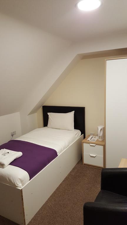 Heathrow Travellers Hub Bed & Breakfast Hounslow Dış mekan fotoğraf