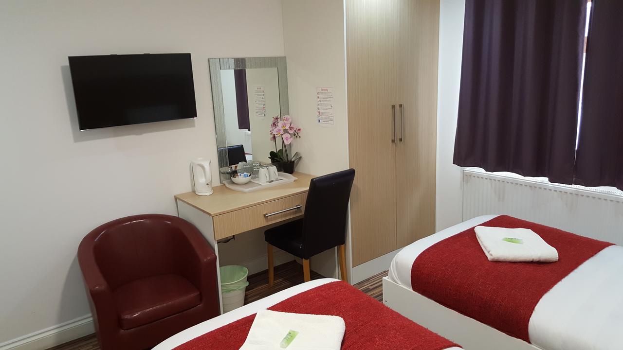 Heathrow Travellers Hub Bed & Breakfast Hounslow Dış mekan fotoğraf