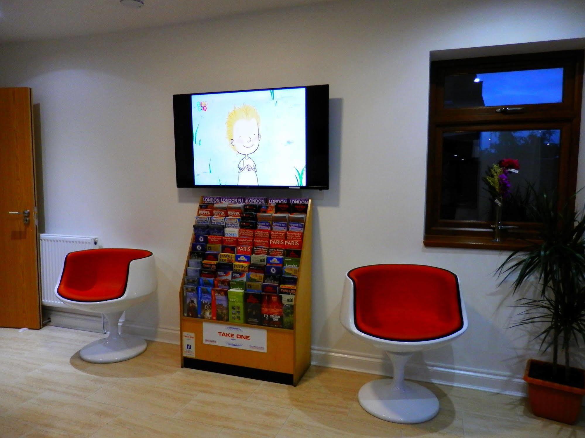 Heathrow Travellers Hub Bed & Breakfast Hounslow Dış mekan fotoğraf
