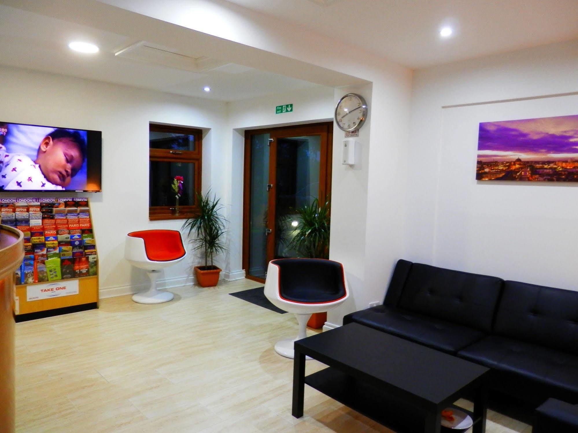 Heathrow Travellers Hub Bed & Breakfast Hounslow Dış mekan fotoğraf