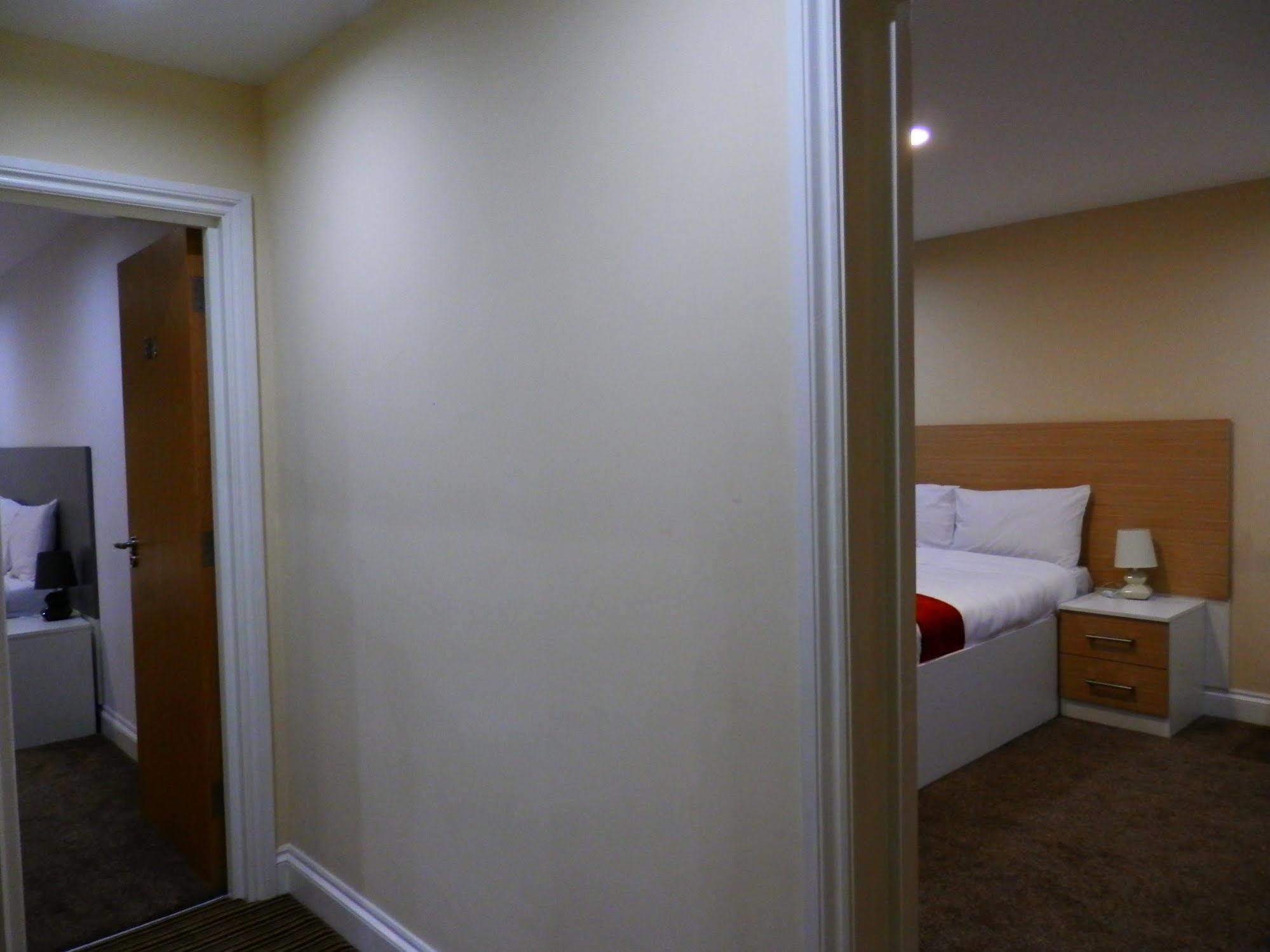 Heathrow Travellers Hub Bed & Breakfast Hounslow Dış mekan fotoğraf