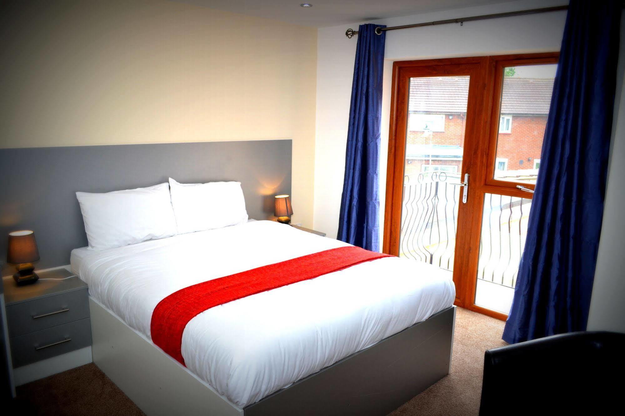 Heathrow Travellers Hub Bed & Breakfast Hounslow Dış mekan fotoğraf