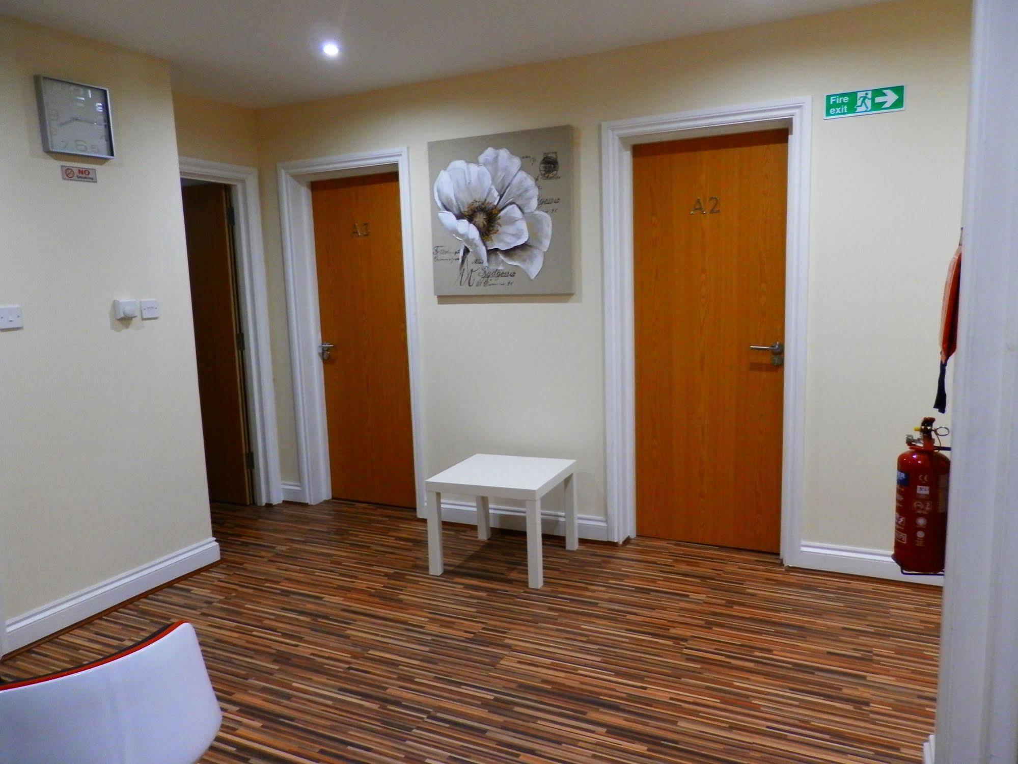 Heathrow Travellers Hub Bed & Breakfast Hounslow Dış mekan fotoğraf