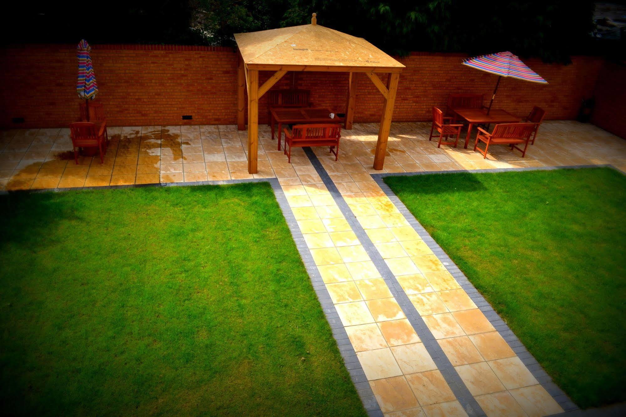 Heathrow Travellers Hub Bed & Breakfast Hounslow Dış mekan fotoğraf